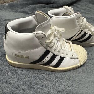 Nice Adidas Super Star High
TopSneakers LeatherHigh Top White/
Black US Size 7